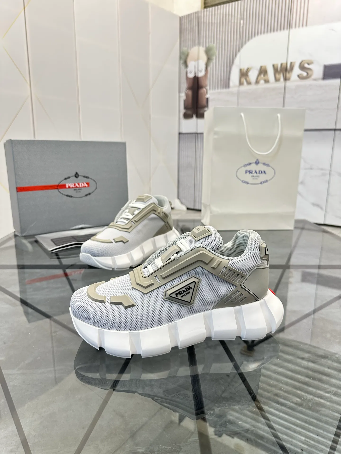 Men's shoes for sale 💰: 💰P580¥ High-end top quality Product trademark: Prada *"Prada*" low-top casual shoes Regular size: 38-45 (can be customized to 46) Product materials: imported breathable fly weave upper, professional glue-making process, breathable lining, cowhide foot pads, original ultra-light foam outsole. No.: 001